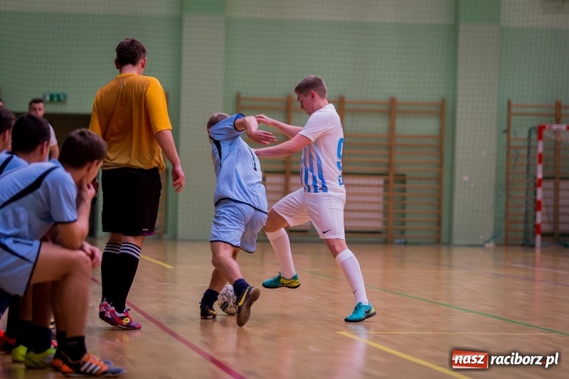 Zdjęcie w galerii na portalu naszraciborz.pl: Halowa Liga Piłki Nożnej: Drużyna Galactick Football lepsza od Cukierni Gianni wiadomości z regionu