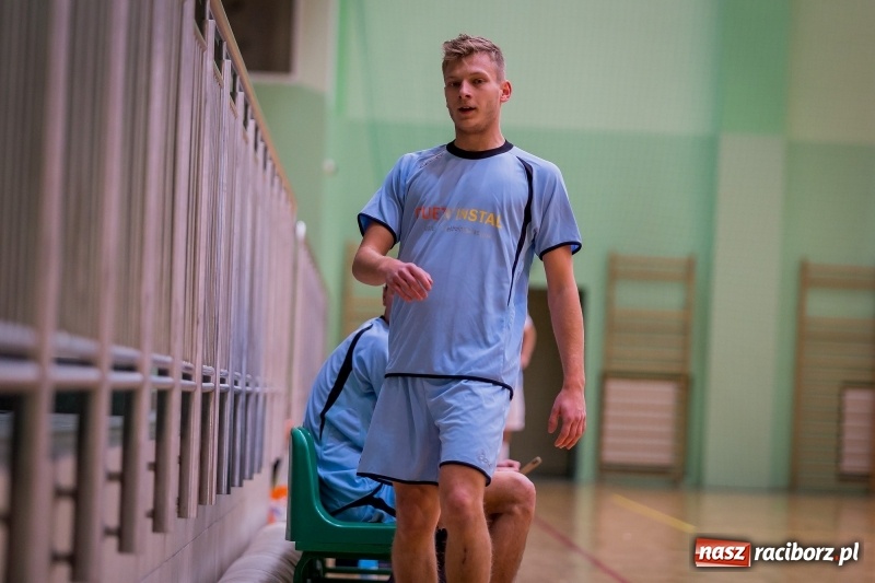 Zdjęcie w galerii na portalu naszraciborz.pl: Halowa Liga Piłki Nożnej: Drużyna Galactick Football lepsza od Cukierni Gianni wiadomości z regionu