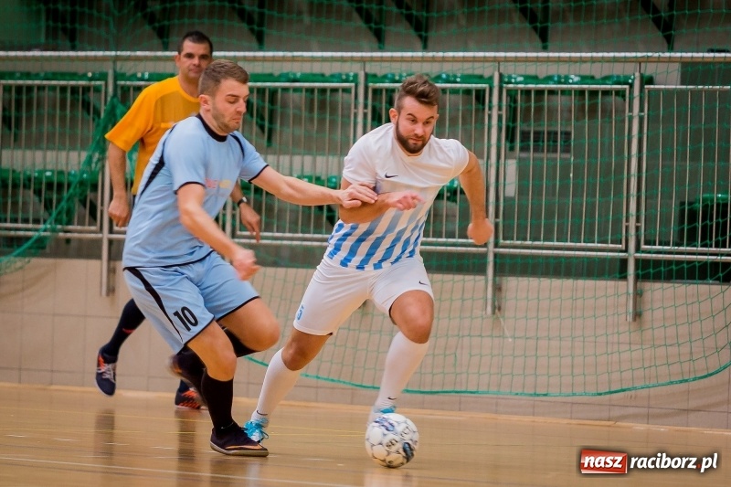 Zdjęcie w galerii na portalu naszraciborz.pl: Halowa Liga Piłki Nożnej: Drużyna Galactick Football lepsza od Cukierni Gianni wiadomości z regionu