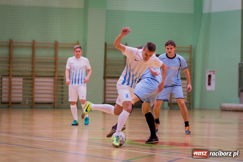 Zdjęcie w galerii na portalu naszraciborz.pl: Halowa Liga Piłki Nożnej: Drużyna Galactick Football lepsza od Cukierni Gianni wiadomości z regionu