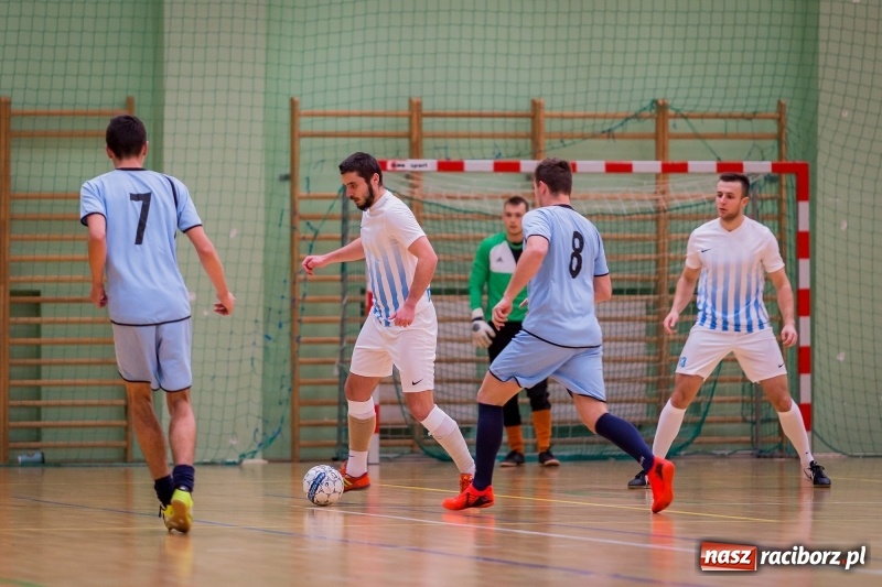 Zdjęcie w galerii na portalu naszraciborz.pl: Halowa Liga Piłki Nożnej: Drużyna Galactick Football lepsza od Cukierni Gianni wiadomości z regionu