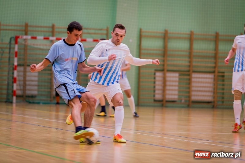 Zdjęcie w galerii na portalu naszraciborz.pl: Halowa Liga Piłki Nożnej: Drużyna Galactick Football lepsza od Cukierni Gianni wiadomości z regionu