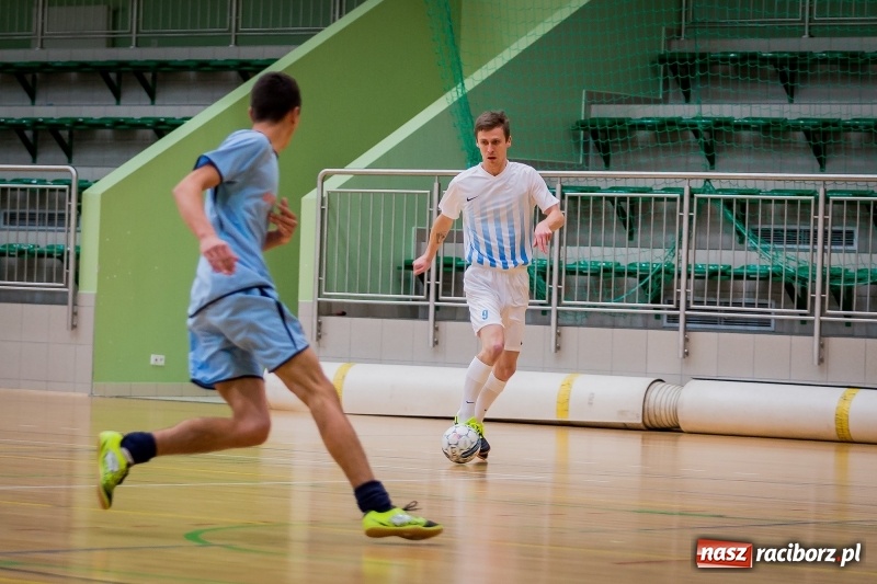 Zdjęcie w galerii na portalu naszraciborz.pl: Halowa Liga Piłki Nożnej: Drużyna Galactick Football lepsza od Cukierni Gianni wiadomości z regionu