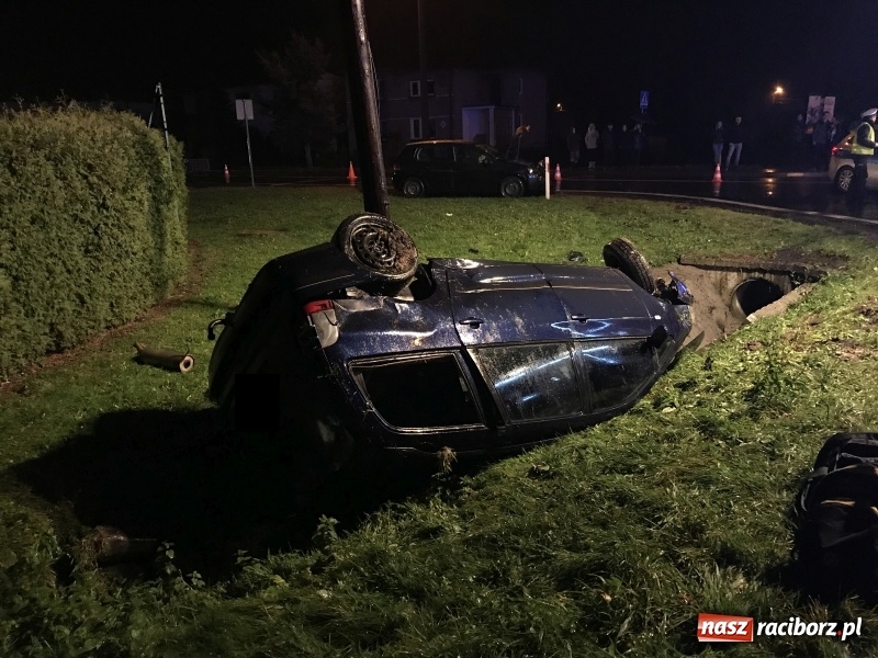Zdjęcie w galerii na portalu naszraciborz.pl: Zderzenie volkswagena i seata na DK 45 w Tworkowie wiadomości z regionu