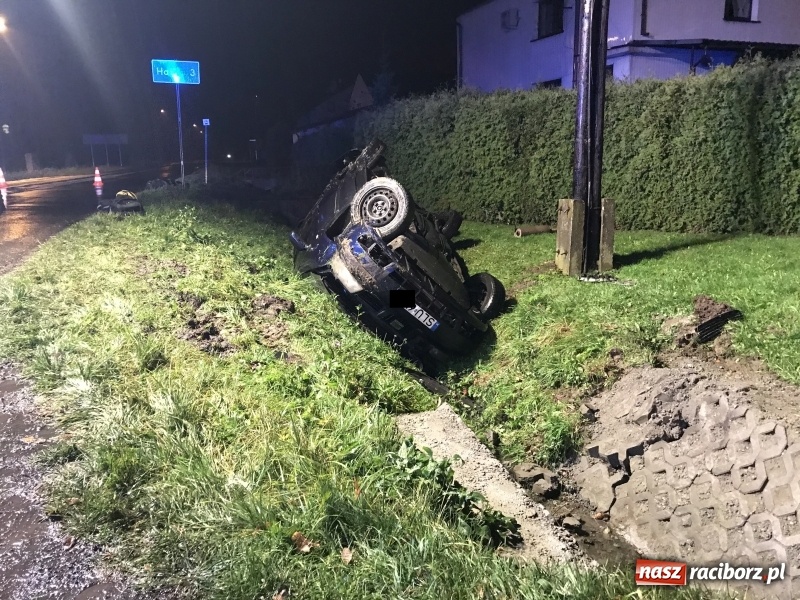 Zdjęcie w galerii na portalu naszraciborz.pl: Zderzenie volkswagena i seata na DK 45 w Tworkowie wiadomości z regionu