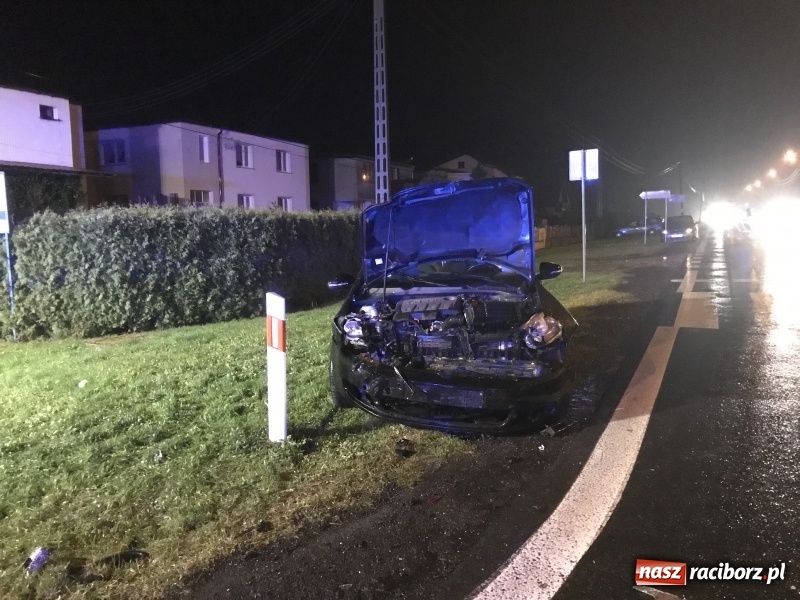 Zdjęcie w galerii na portalu naszraciborz.pl: Zderzenie volkswagena i seata na DK 45 w Tworkowie wiadomości z regionu