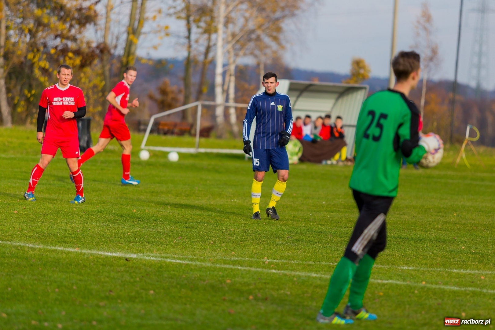Zdjęcie w galerii na portalu naszraciborz.pl: Samobójcze trafienie i czerwona kartka. LKS Buk Rudy wywiózł punkty z Kobyli wiadomości z regionu