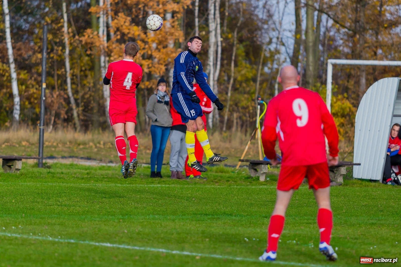 Zdjęcie w galerii na portalu naszraciborz.pl: Samobójcze trafienie i czerwona kartka. LKS Buk Rudy wywiózł punkty z Kobyli wiadomości z regionu