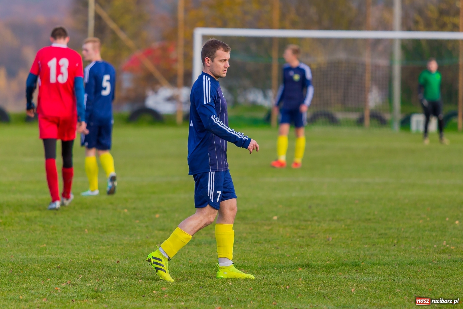 Zdjęcie w galerii na portalu naszraciborz.pl: Samobójcze trafienie i czerwona kartka. LKS Buk Rudy wywiózł punkty z Kobyli wiadomości z regionu
