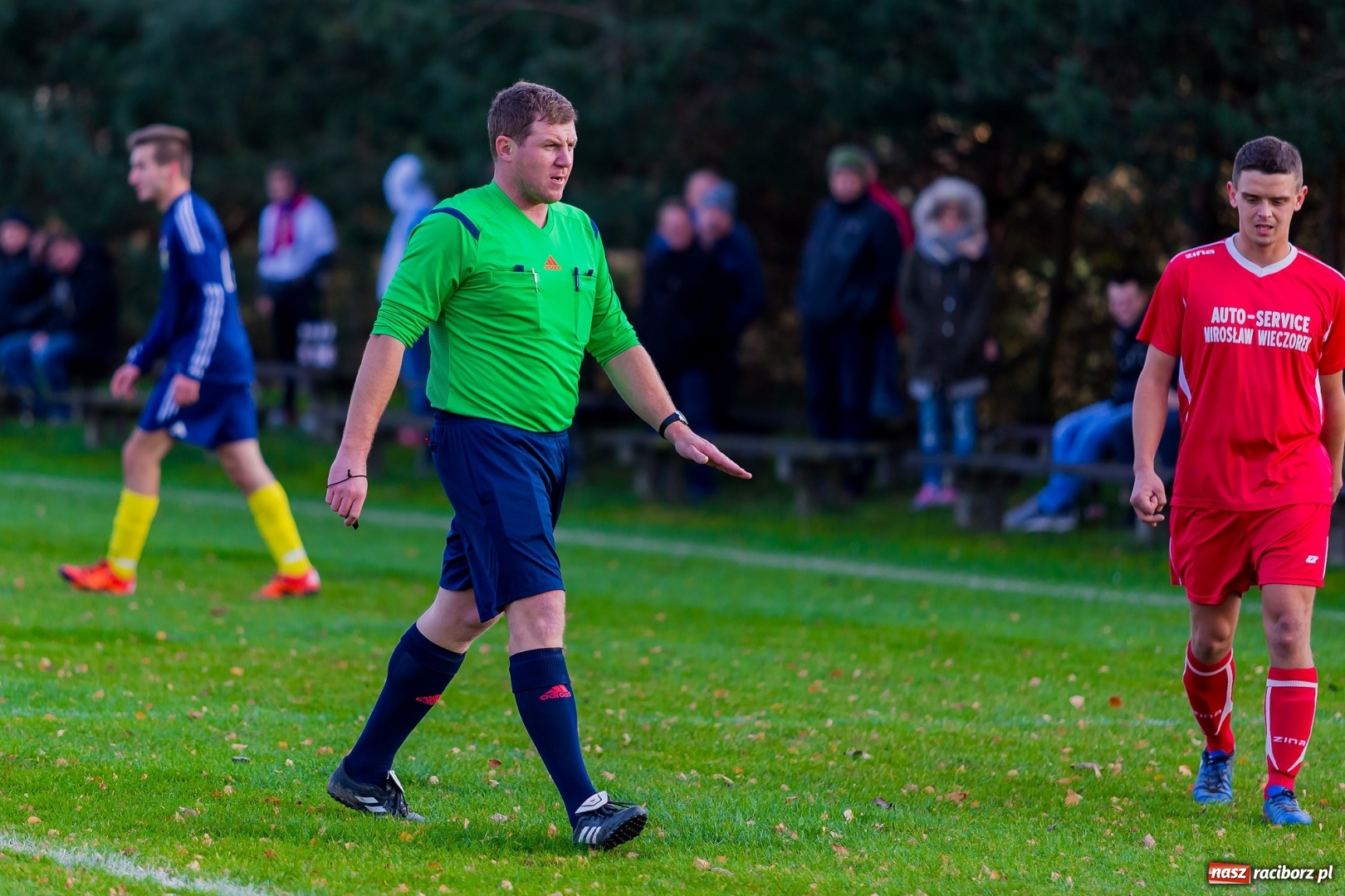 Zdjęcie w galerii na portalu naszraciborz.pl: Samobójcze trafienie i czerwona kartka. LKS Buk Rudy wywiózł punkty z Kobyli wiadomości z regionu