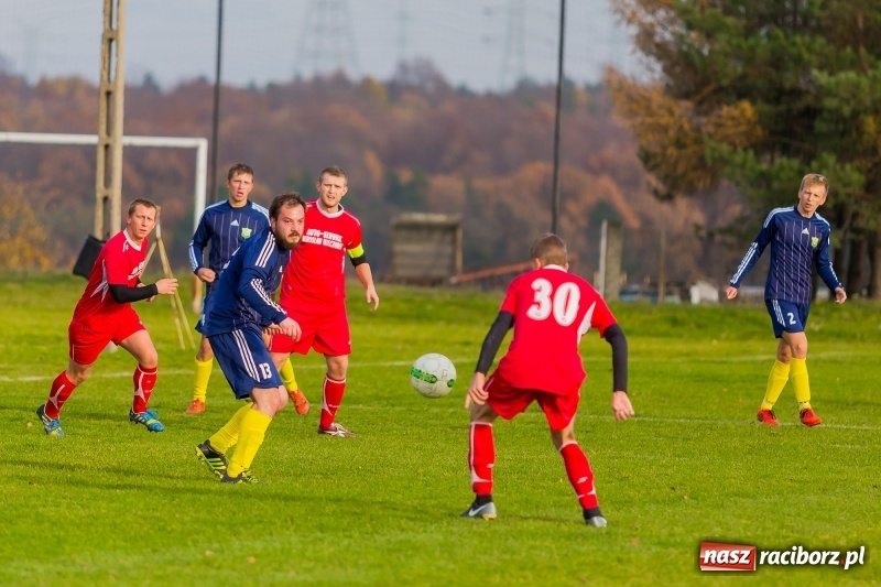 Zdjęcie w galerii na portalu naszraciborz.pl: Samobójcze trafienie i czerwona kartka. LKS Buk Rudy wywiózł punkty z Kobyli wiadomości z regionu