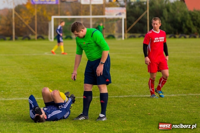 Zdjęcie w galerii na portalu naszraciborz.pl: Samobójcze trafienie i czerwona kartka. LKS Buk Rudy wywiózł punkty z Kobyli wiadomości z regionu