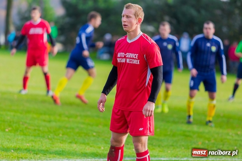 Zdjęcie w galerii na portalu naszraciborz.pl: Samobójcze trafienie i czerwona kartka. LKS Buk Rudy wywiózł punkty z Kobyli wiadomości z regionu