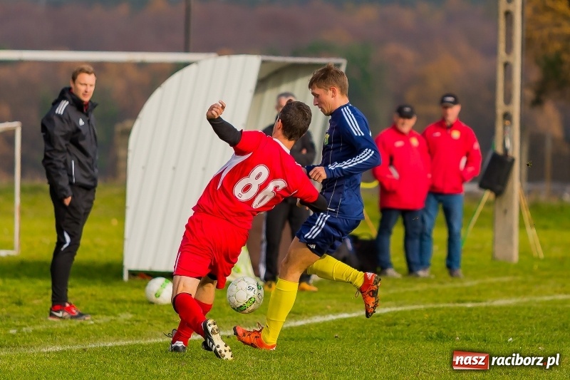 Zdjęcie w galerii na portalu naszraciborz.pl: Samobójcze trafienie i czerwona kartka. LKS Buk Rudy wywiózł punkty z Kobyli wiadomości z regionu