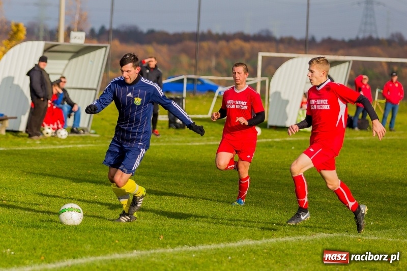 Zdjęcie w galerii na portalu naszraciborz.pl: Samobójcze trafienie i czerwona kartka. LKS Buk Rudy wywiózł punkty z Kobyli wiadomości z regionu