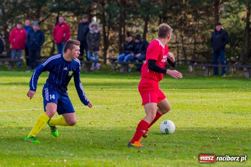 Zdjęcie w galerii na portalu naszraciborz.pl: Samobójcze trafienie i czerwona kartka. LKS Buk Rudy wywiózł punkty z Kobyli wiadomości z regionu