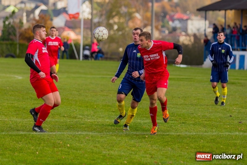 Zdjęcie w galerii na portalu naszraciborz.pl: Samobójcze trafienie i czerwona kartka. LKS Buk Rudy wywiózł punkty z Kobyli wiadomości z regionu