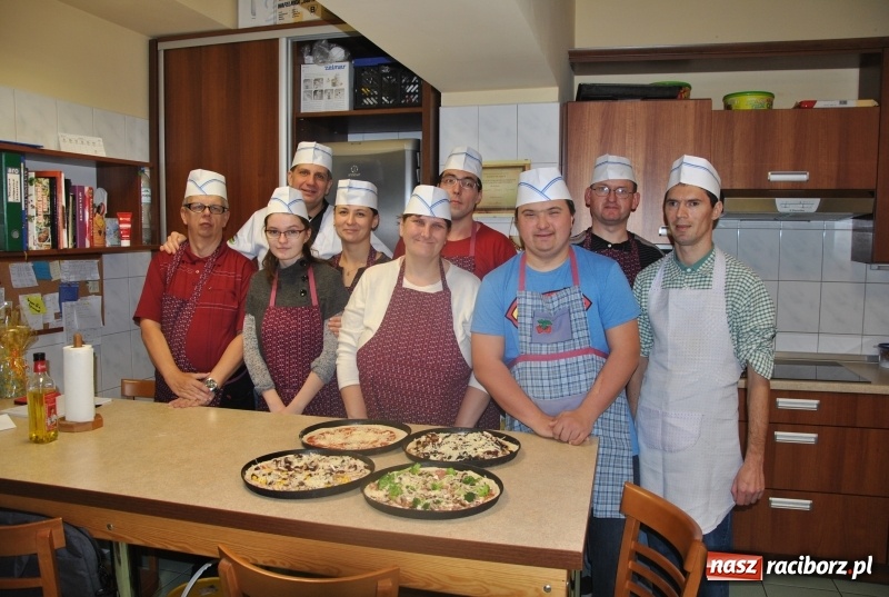 Zdjęcie w galerii na portalu naszraciborz.pl: Zajęcia kulinarne w Warsztacie Terapii Zajęciowej wiadomości z regionu