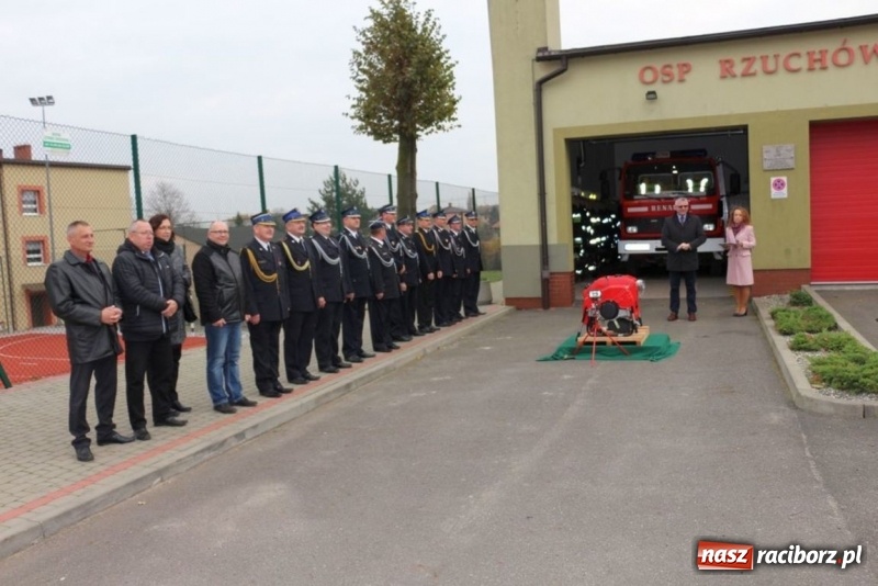 Zdjęcie w galerii na portalu naszraciborz.pl: Ochotnicza Straż Pożarna w Rzuchowie ma nową motopompę wiadomości z regionu