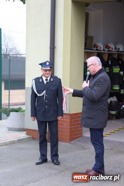 Zdjęcie w galerii na portalu naszraciborz.pl: Ochotnicza Straż Pożarna w Rzuchowie ma nową motopompę wiadomości z regionu