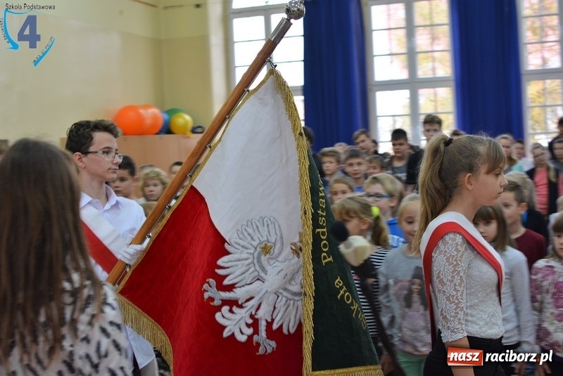 Zdjęcie w galerii na portalu naszraciborz.pl: Wolność kocham i rozumiem, czyli Narodowe Święto Niepodległości w SP4 wiadomości z regionu