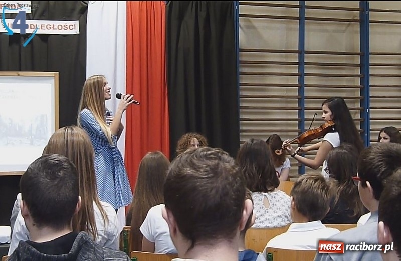 Zdjęcie w galerii na portalu naszraciborz.pl: Wolność kocham i rozumiem, czyli Narodowe Święto Niepodległości w SP4 wiadomości z regionu