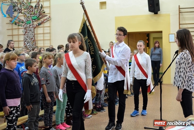 Zdjęcie w galerii na portalu naszraciborz.pl: Wolność kocham i rozumiem, czyli Narodowe Święto Niepodległości w SP4 wiadomości z regionu