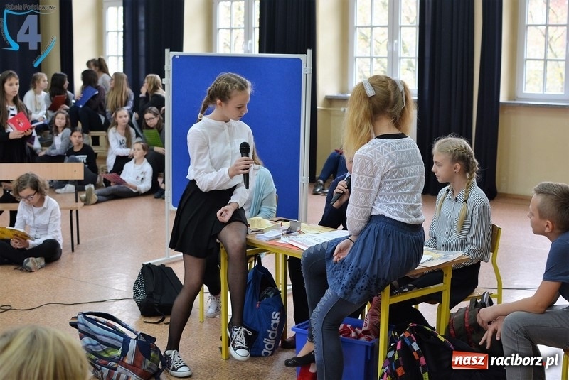 Zdjęcie w galerii na portalu naszraciborz.pl: Wolność kocham i rozumiem, czyli Narodowe Święto Niepodległości w SP4 wiadomości z regionu