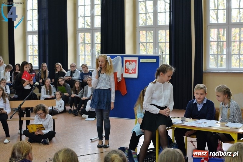 Zdjęcie w galerii na portalu naszraciborz.pl: Wolność kocham i rozumiem, czyli Narodowe Święto Niepodległości w SP4 wiadomości z regionu