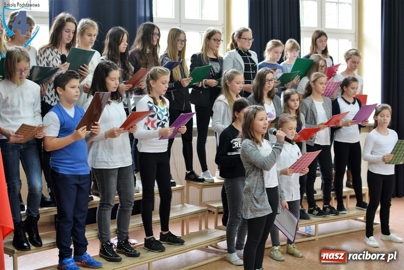 Zdjęcie w galerii na portalu naszraciborz.pl: Wolność kocham i rozumiem, czyli Narodowe Święto Niepodległości w SP4 wiadomości z regionu
