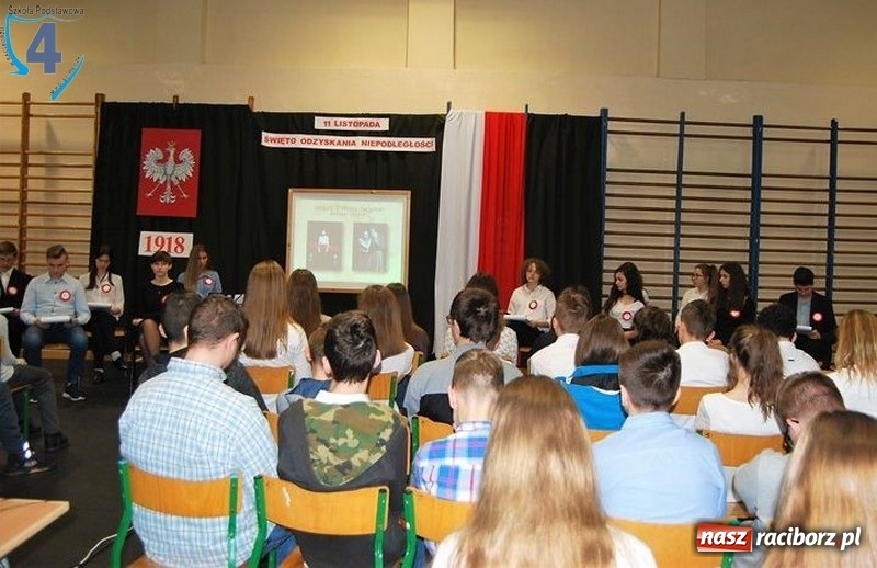Zdjęcie w galerii na portalu naszraciborz.pl: Wolność kocham i rozumiem, czyli Narodowe Święto Niepodległości w SP4 wiadomości z regionu