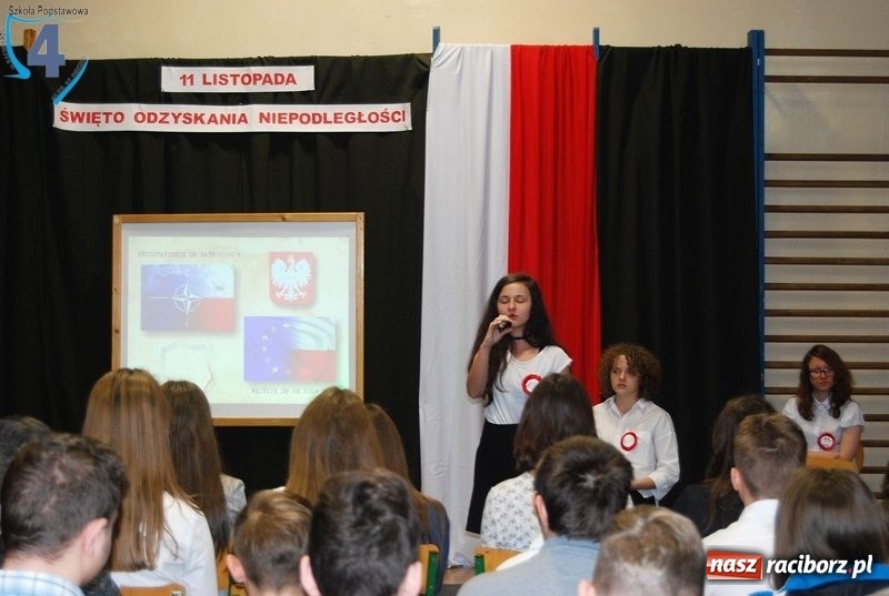 Zdjęcie w galerii na portalu naszraciborz.pl: Wolność kocham i rozumiem, czyli Narodowe Święto Niepodległości w SP4 wiadomości z regionu
