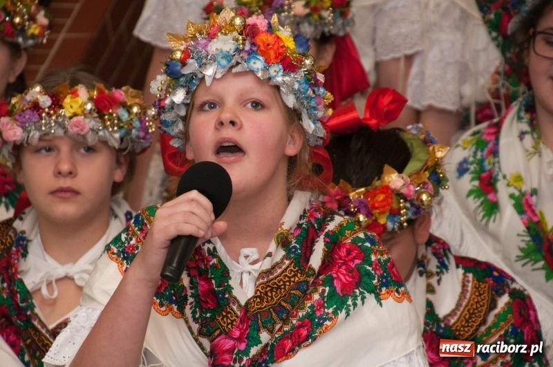 Zdjęcie w galerii na portalu naszraciborz.pl: Uwięziony ptak nie śpiewa… Uczniowie SP18 obchodzili Narodowe Święto Niepodległości wiadomości z regionu