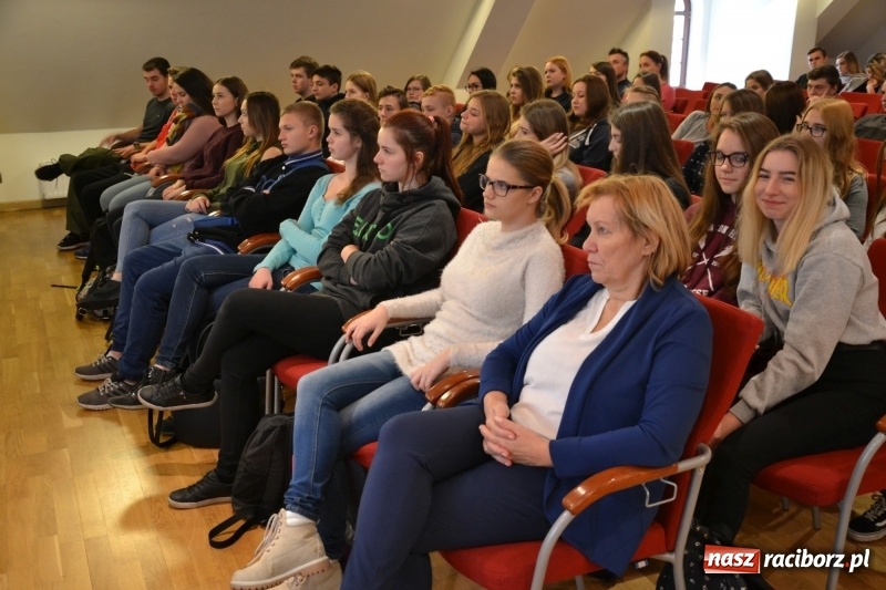 Zdjęcie w galerii na portalu naszraciborz.pl: Światowy Tydzień Przedsiębiorczości ruszył na Zamku Piastowskim wiadomości z regionu