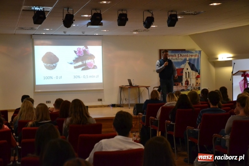 Zdjęcie w galerii na portalu naszraciborz.pl: Światowy Tydzień Przedsiębiorczości ruszył na Zamku Piastowskim wiadomości z regionu