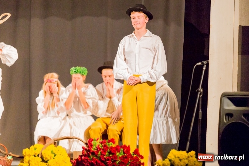 Zdjęcie w galerii na portalu naszraciborz.pl: W DK Strzecha nagrodzono dziesięciu raciborskich twórców i animatorów kultury  wiadomości z regionu