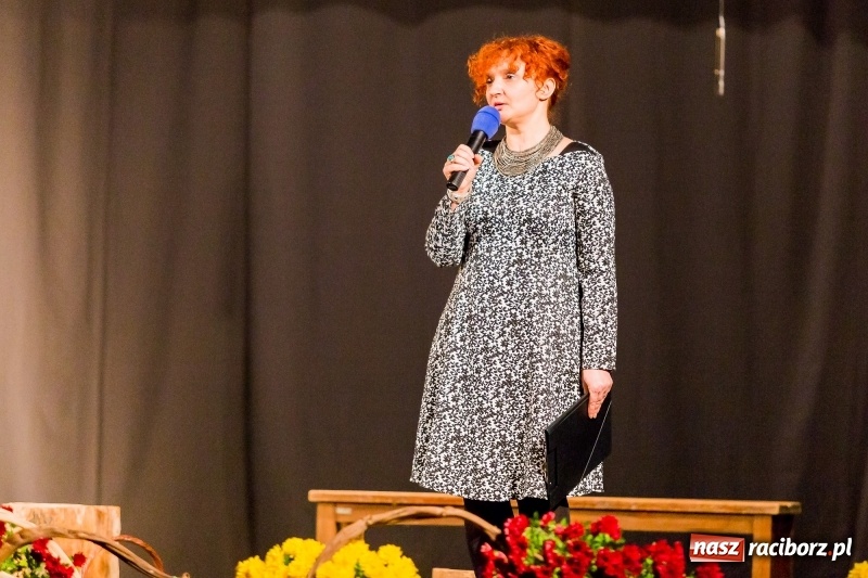 Zdjęcie w galerii na portalu naszraciborz.pl: W DK Strzecha nagrodzono dziesięciu raciborskich twórców i animatorów kultury  wiadomości z regionu