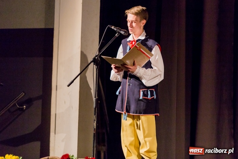 Zdjęcie w galerii na portalu naszraciborz.pl: W DK Strzecha nagrodzono dziesięciu raciborskich twórców i animatorów kultury  wiadomości z regionu