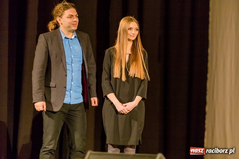 Zdjęcie w galerii na portalu naszraciborz.pl: W DK Strzecha nagrodzono dziesięciu raciborskich twórców i animatorów kultury  wiadomości z regionu