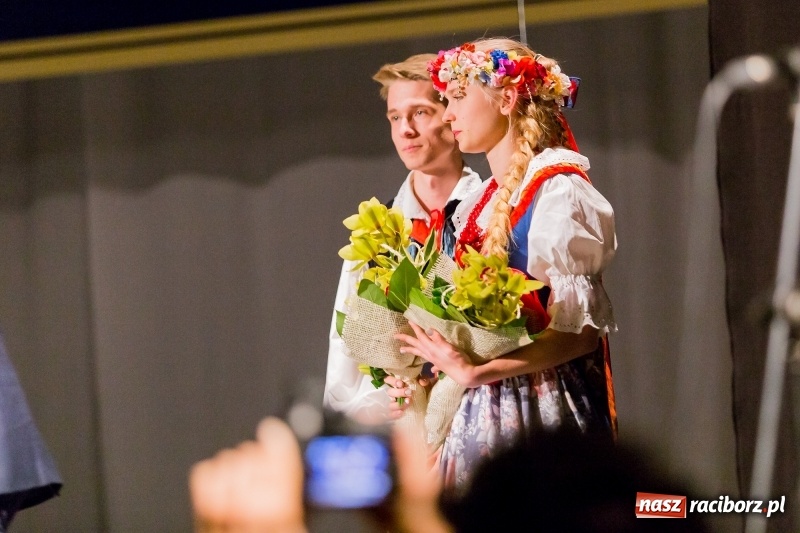 Zdjęcie w galerii na portalu naszraciborz.pl: W DK Strzecha nagrodzono dziesięciu raciborskich twórców i animatorów kultury  wiadomości z regionu