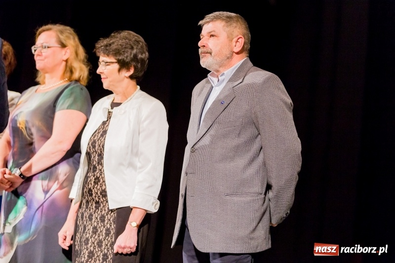 Zdjęcie w galerii na portalu naszraciborz.pl: W DK Strzecha nagrodzono dziesięciu raciborskich twórców i animatorów kultury  wiadomości z regionu