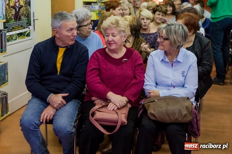 Zdjęcie w galerii na portalu naszraciborz.pl: Olgierd Łukaszewicz gościem raciborskiej biblioteki wiadomości z regionu