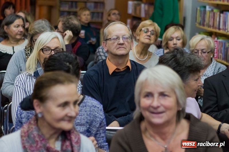 Zdjęcie w galerii na portalu naszraciborz.pl: Olgierd Łukaszewicz gościem raciborskiej biblioteki wiadomości z regionu