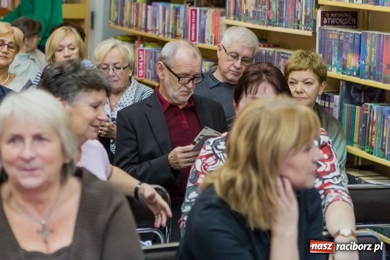 Zdjęcie w galerii na portalu naszraciborz.pl: Olgierd Łukaszewicz gościem raciborskiej biblioteki wiadomości z regionu