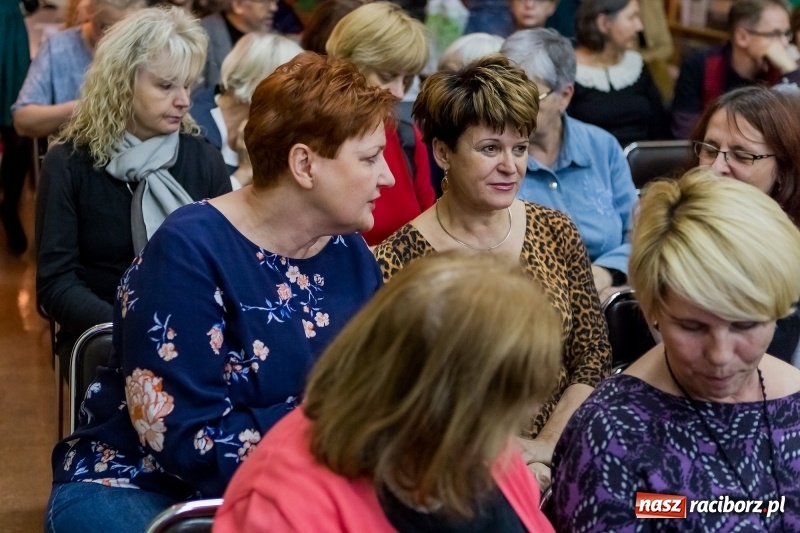 Zdjęcie w galerii na portalu naszraciborz.pl: Olgierd Łukaszewicz gościem raciborskiej biblioteki wiadomości z regionu