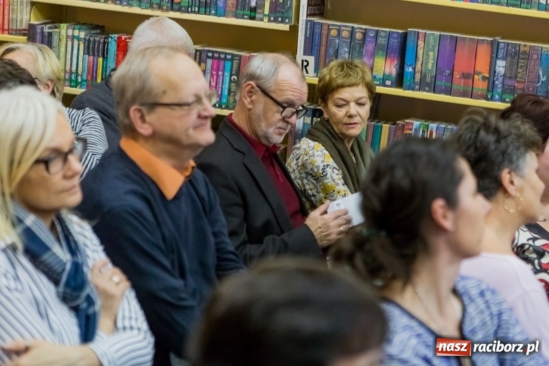 Zdjęcie w galerii na portalu naszraciborz.pl: Olgierd Łukaszewicz gościem raciborskiej biblioteki wiadomości z regionu