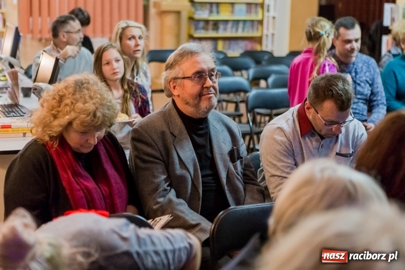 Zdjęcie w galerii na portalu naszraciborz.pl: Olgierd Łukaszewicz gościem raciborskiej biblioteki wiadomości z regionu