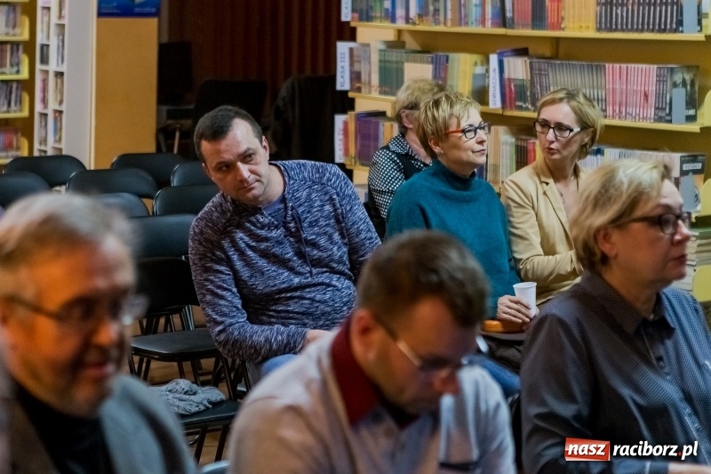 Zdjęcie w galerii na portalu naszraciborz.pl: Olgierd Łukaszewicz gościem raciborskiej biblioteki wiadomości z regionu