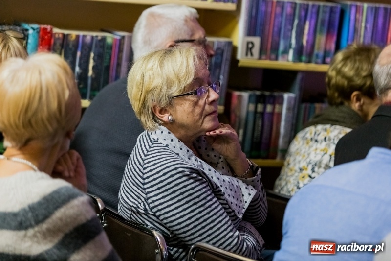 Zdjęcie w galerii na portalu naszraciborz.pl: Olgierd Łukaszewicz gościem raciborskiej biblioteki wiadomości z regionu