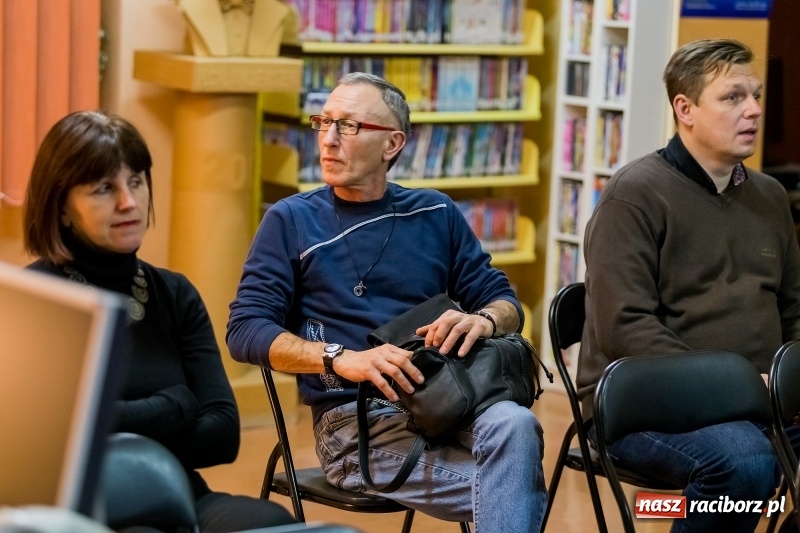 Zdjęcie w galerii na portalu naszraciborz.pl: Olgierd Łukaszewicz gościem raciborskiej biblioteki wiadomości z regionu